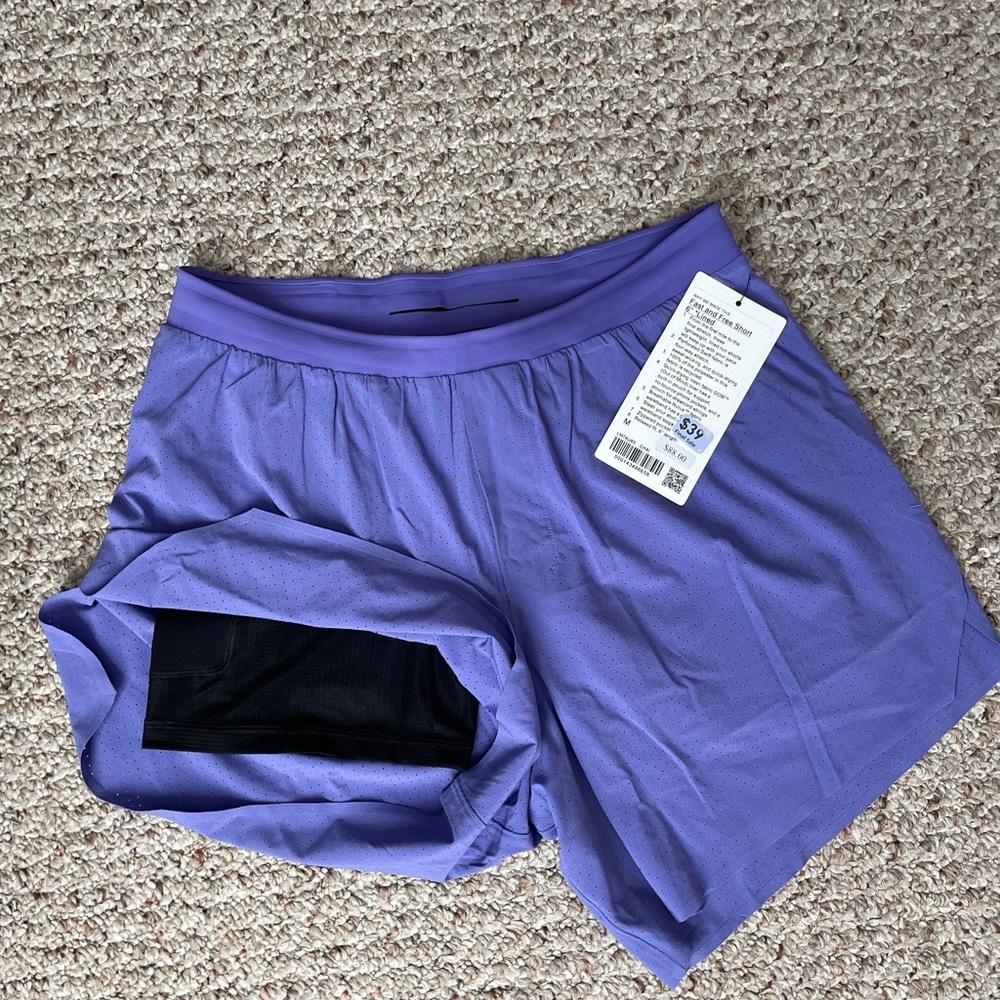 Lululemon Fast and Free 6” lines short. NWT.